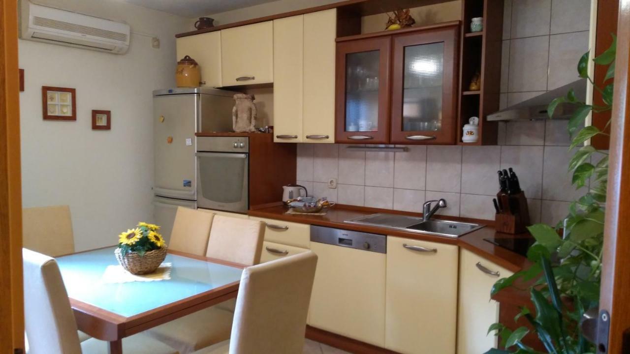 Apartment Tatjana Vis Eksteriør billede
